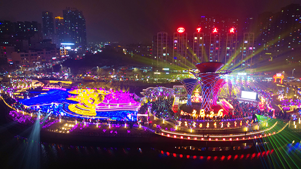 “十里桃河岸 百企亮山城”2026桃河灯会展现河流治理成效